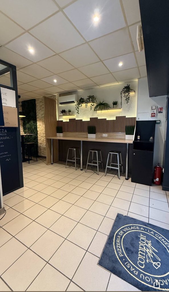 Salle intérieure de Comptoir Pizza à Écully
